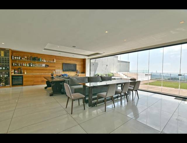 4 BEDROOM APARTMENT FOR SALE IN HOUGHTON